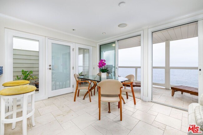Foto del edificio - 25234 Malibu Rd
