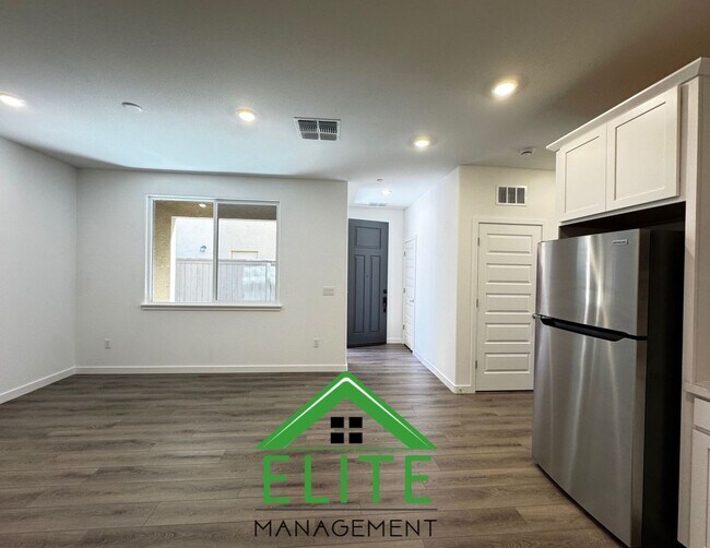 Foto del edificio - Modern Living Meets Smart Design at 12688 ...