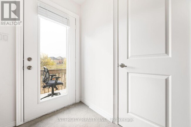 Building Photo - 2 Queenpost Dr