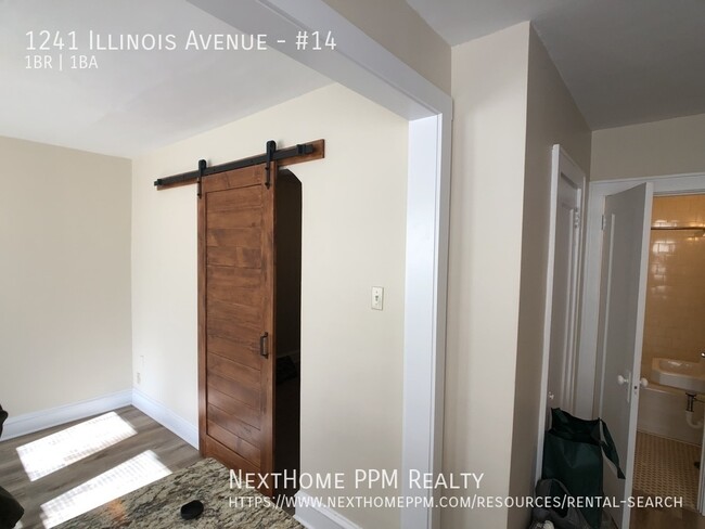 Building Photo - Updated 1 bedroom  Near T, Dishwasher, Hea...