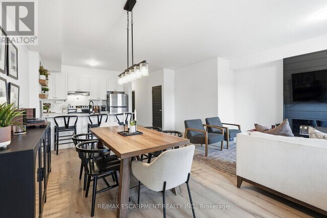 Building Photo - 12 Blanshard St