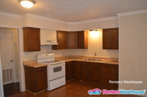 Building Photo - 917 Temple Dr
