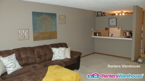 Building Photo - 2800 Hamline Ave N