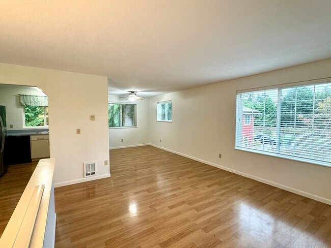 Photo - Lovely Kingston 3 bedroom available now House