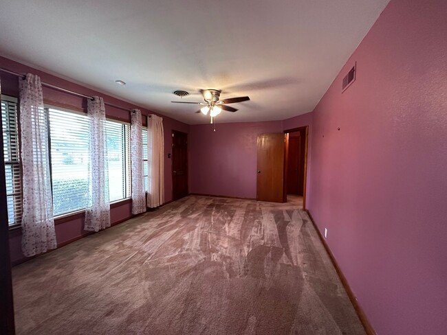 Foto del edificio - Large 2/2 Home, large backyard