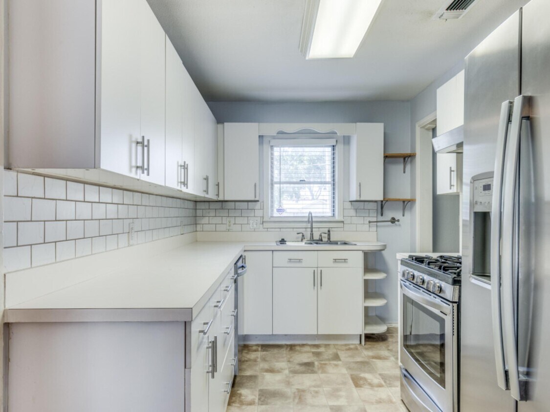Foto principal - 5921 Locke Ave