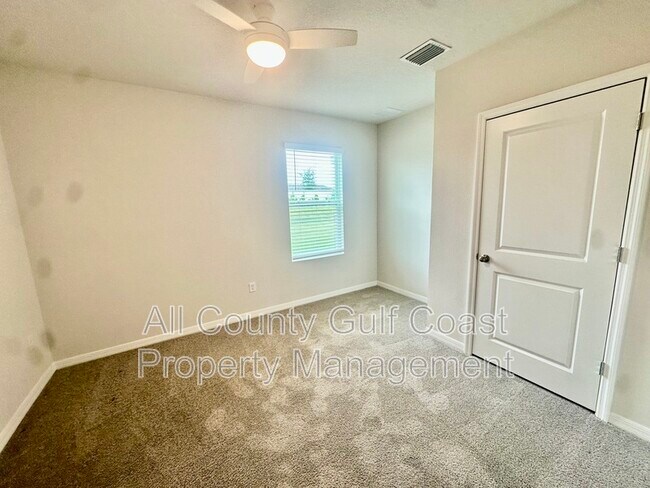 Building Photo - 3363 Hilltop Cir