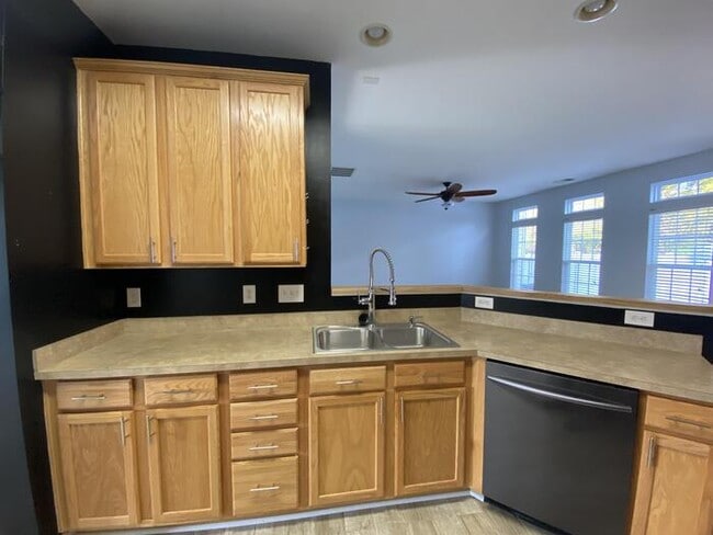 Building Photo - 148 Autumn Falls Dr