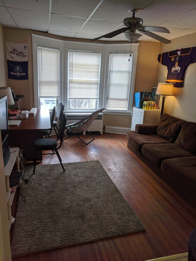 Foto del edificio - 414 Hudson Ave