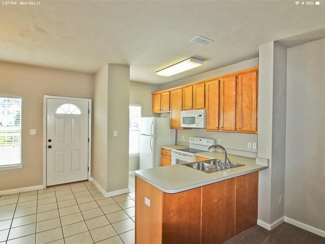 Kitchen - 26B Old Courthouse Way