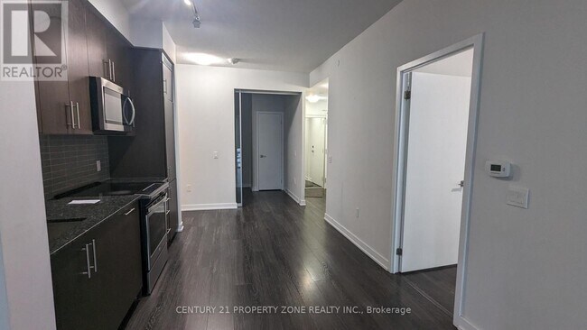 Photo du bâtiment - 4055 Parkside Village Dr