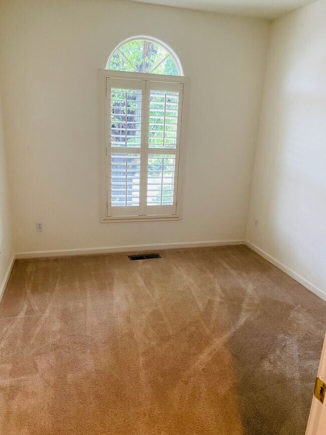 Foto del edificio - Rare Leasing Opportunity in 55 Plus Toscan...