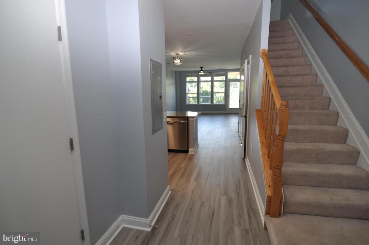 Foto principal - 1633 N Colonial Terrace