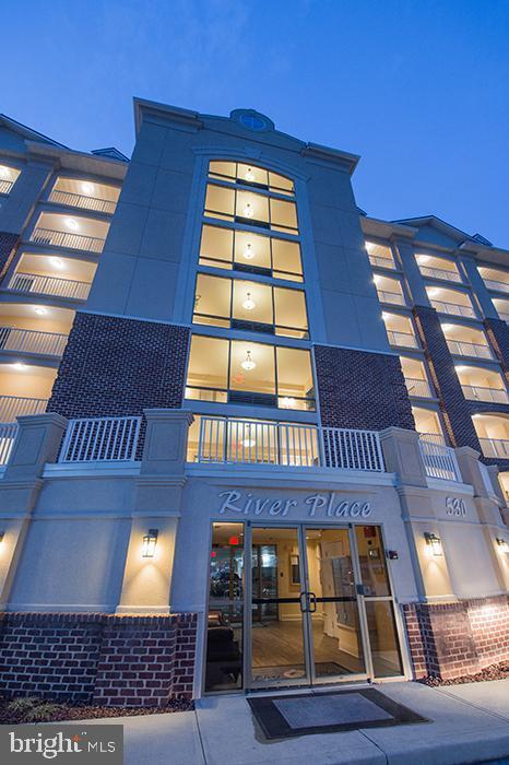 Foto del edificio - 530 Riverside Dr