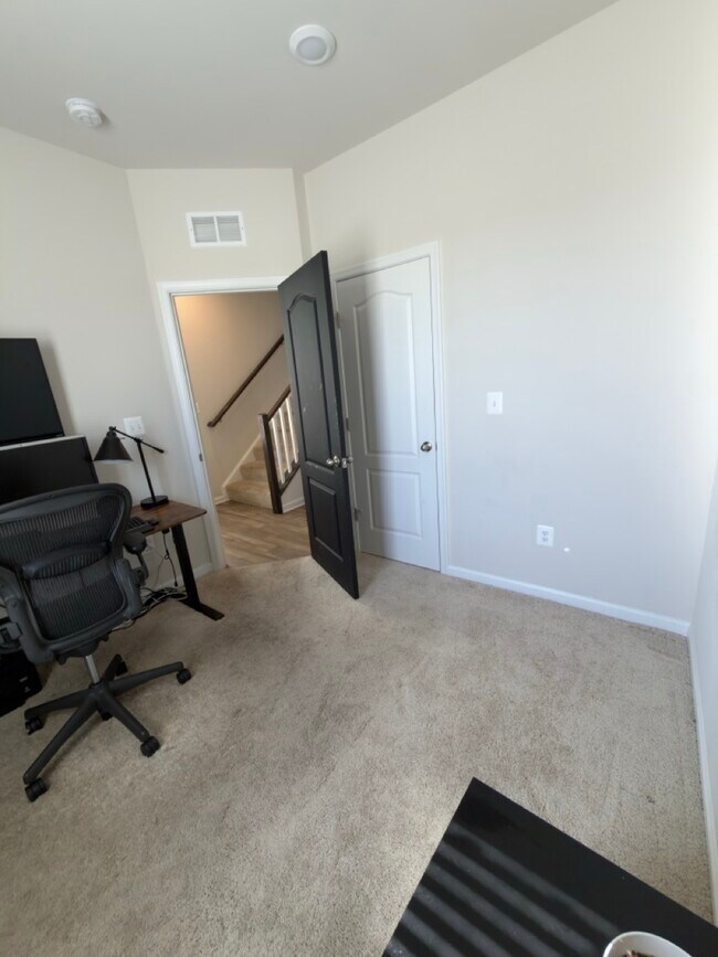 Building Photo - 2770 Lanham Hill Cir