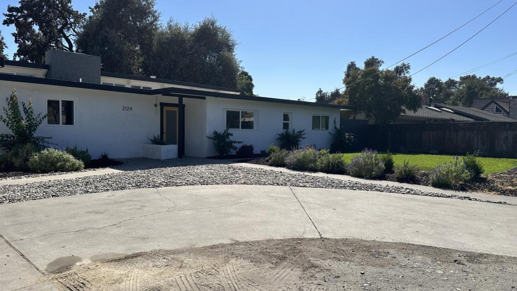 Primary Photo - 2124 Scenic Dr