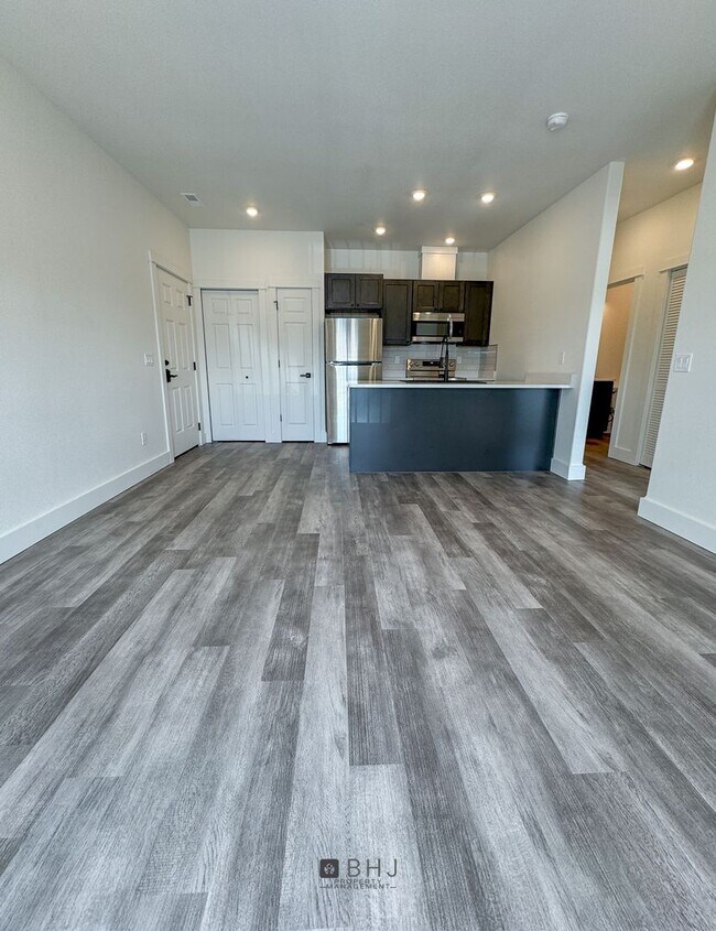 Foto del edificio - BRAND NEW Pet Friendly 1 bed/ 1 bath apart...