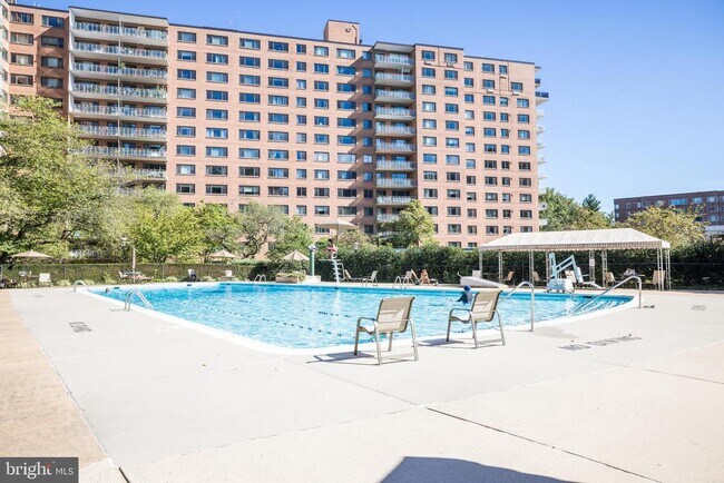 Foto del edificio - 4201 Cathedral Ave NW