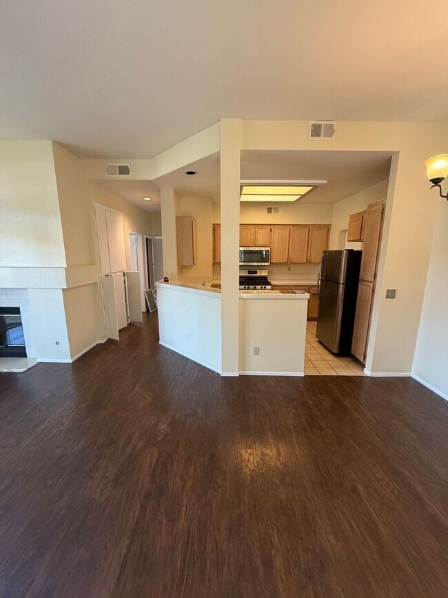 Foto del edificio - Lovely 2 Bedroom, 2 Bath First-Floor Condo...