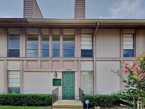 Building Photo - 10590 High Hollows Dr