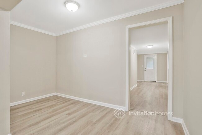 Building Photo - 692 Barnes Dr