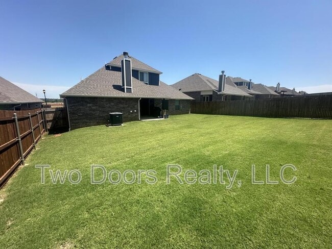 Building Photo - 8308 Poplar Dr