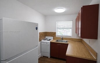 Building Photo - 7200 W 11th Ct