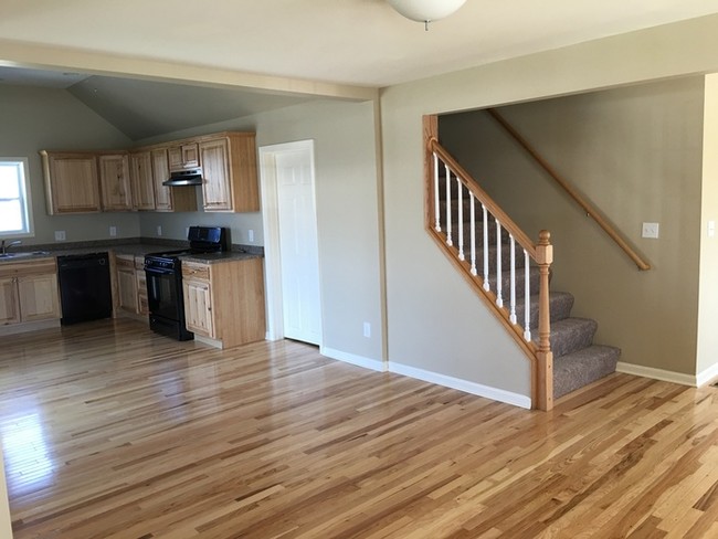 Building Photo - 3 Bdrm/2 bath Bungalow
