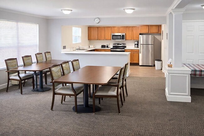 Foto del edificio - CREEKSIDE SENIOR APARTMENTS