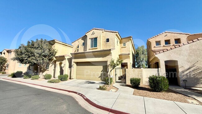 Building Photo - 1367 S Country Club Dr