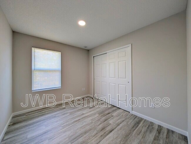 Building Photo - 5827 Ave B