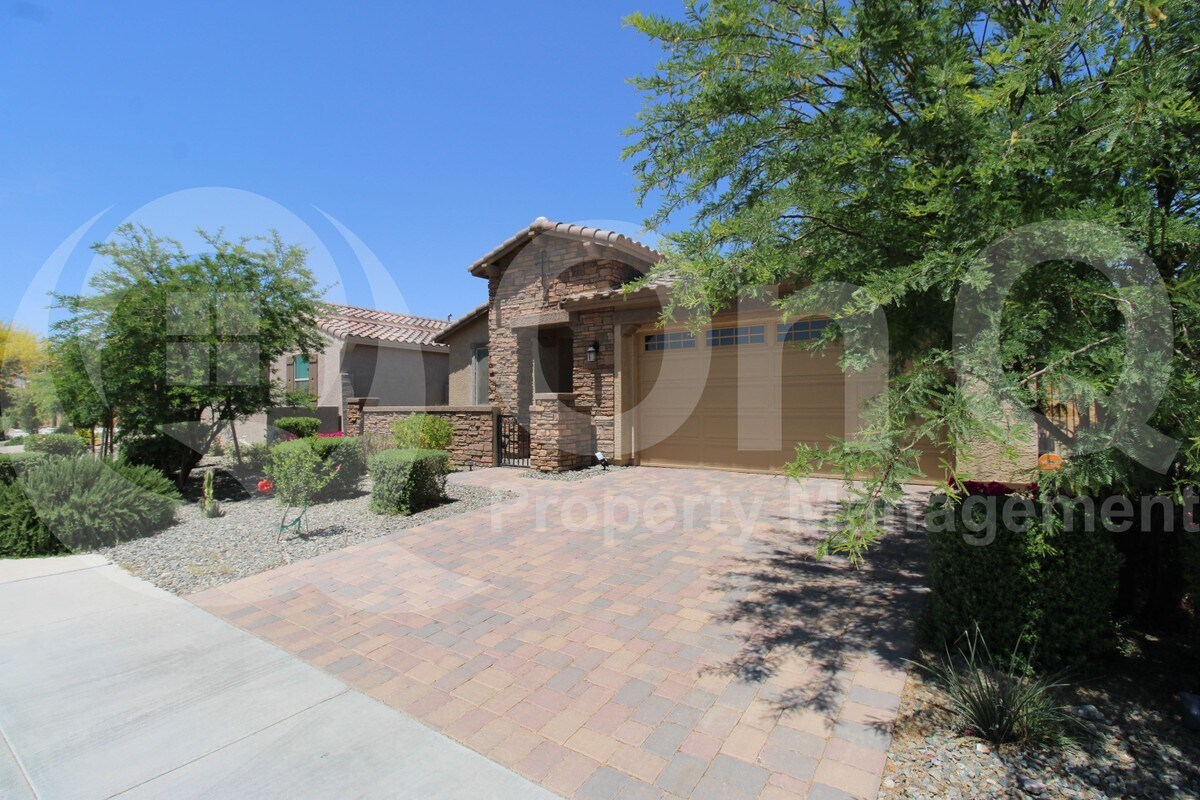 Foto principal - 18836 W Windsor Blvd