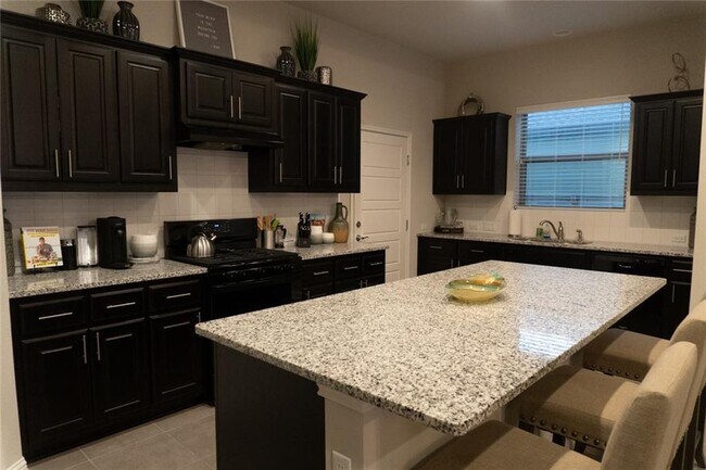 Building Photo - 1611 Arcilla St
