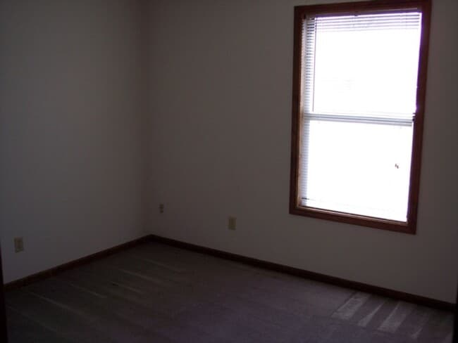 Building Photo - 807 Foster Ln