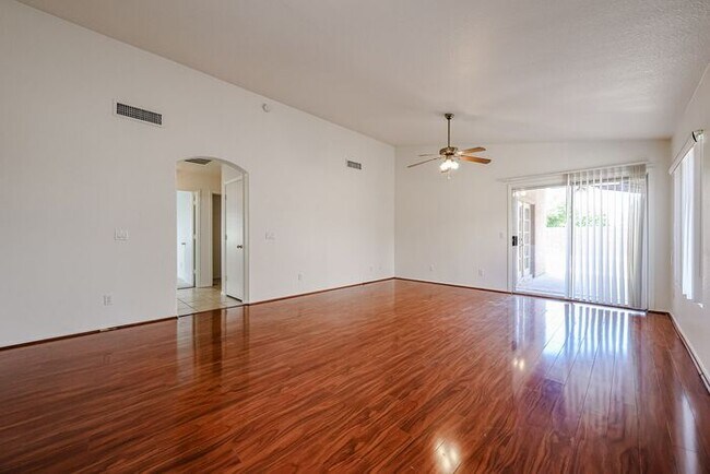 Foto del edificio - Charming 3-bedroom, 2-bathroom home locate...
