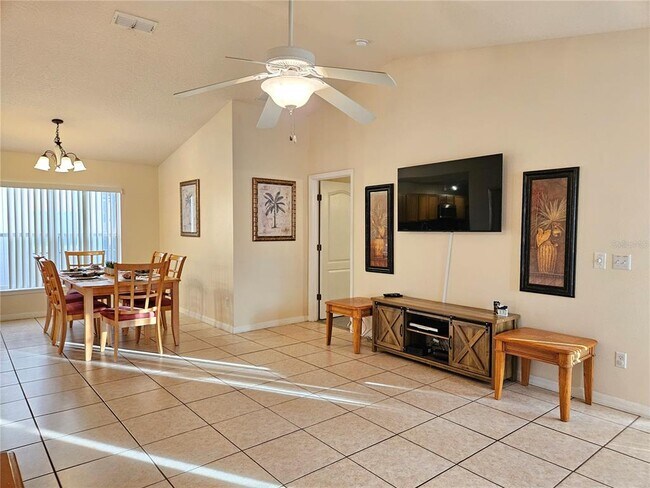Foto del edificio - 297 Blue Jay Way