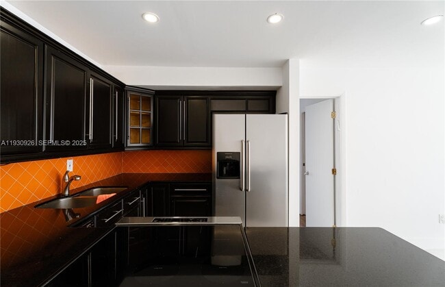 Foto del edificio - 3716 NE 168th St