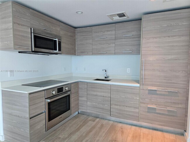 Foto del edificio - 1300 S Miami Ave