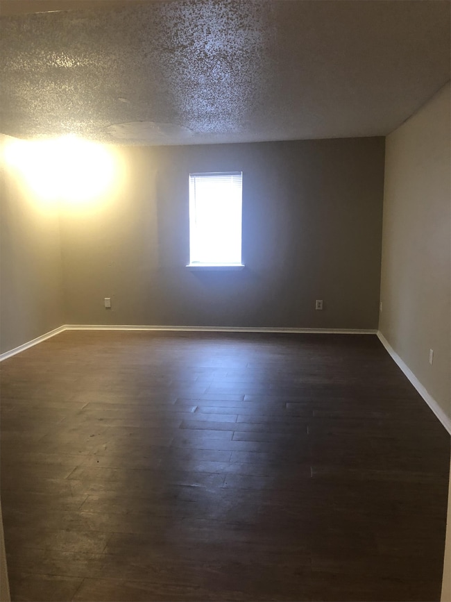 Building Photo - 1120 N Tela Dr