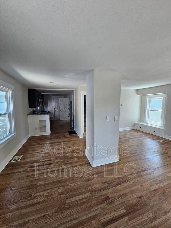 Building Photo - 4619 Bell St