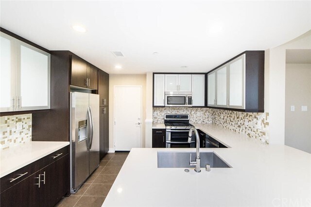 Foto del edificio - 11 Empire Dr