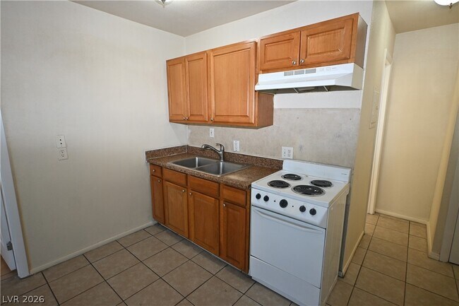 Building Photo - 3021 E Carey Ave