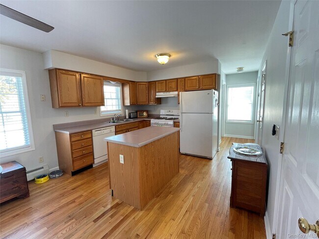 Foto del edificio - 59 Peconic Ave