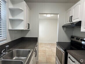 Building Photo - 5841 SW 36th Ct