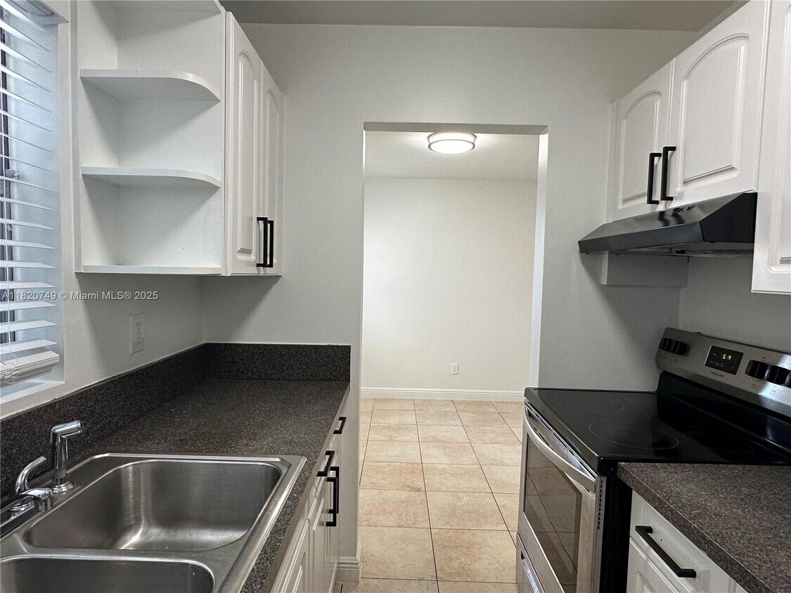 Foto principal - 5841 SW 36th Ct