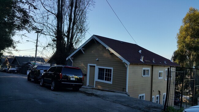 Building Photo - 2615 Wallace St