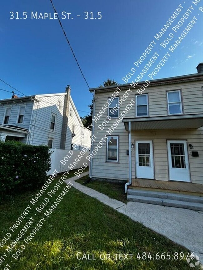 Building Photo - 31.5 Maple St