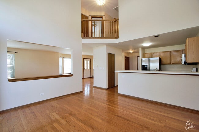 Building Photo - 571 Willow Way