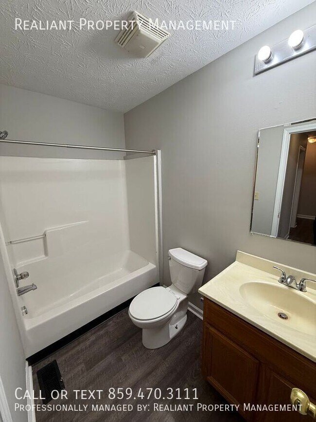 Foto del edificio - 223 Tanbark Dr