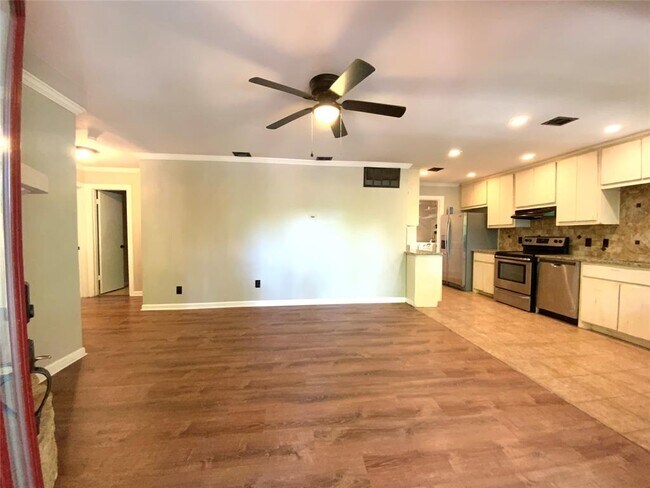 Foto del edificio - 2807 Edgewater Dr